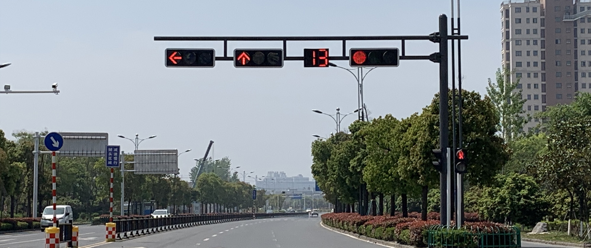 交通信號(hào)燈桿，道路交通信號(hào)桿